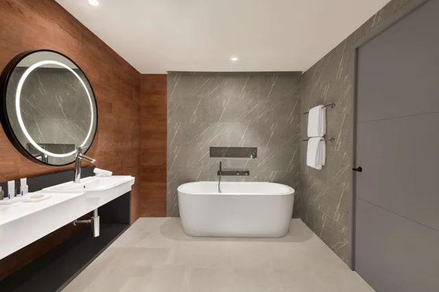 Deluxe, Suite, King Bed, Lounge Access, Radisson Blu Hotel Riyadh Convention & Exhibition Center 2/3