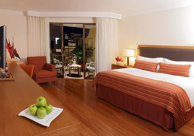 غرفة كلاسيكية بسرير كوين بشرفة، InterContinental Cali 3/6