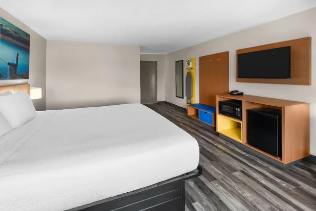 جناح استوديو بزنس بسرير كينج، Days Inn By Wyndham Pierre 1/7