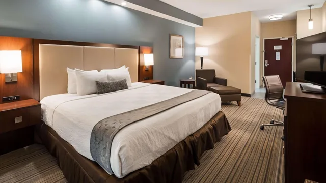 جناح بسرير كينج بمطبخ صغير، Best Western Plus Boardman Inn & Suites 4/10