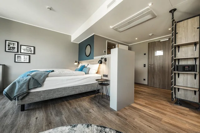 Superior, King Bed, HARBR. hotel Konstanz 3/7