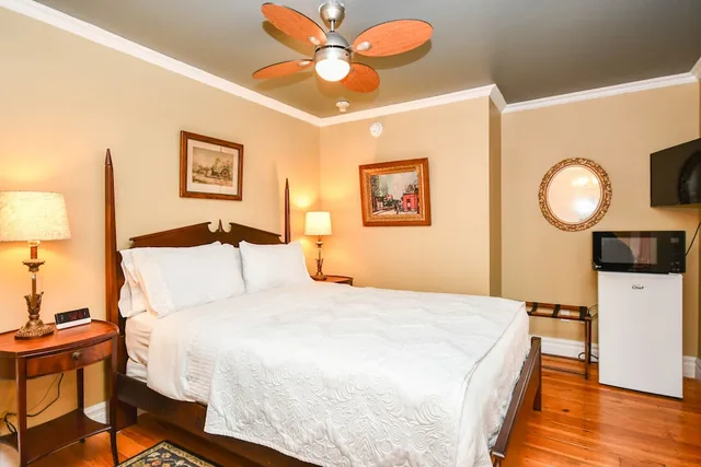 Retreat, Deluxe, Suite, Queen Bed, Surf Side, Sofa، Surfside Inn 6/10