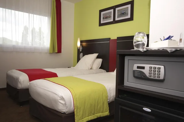 غرفة بسريرين منفصلين، Hotel Kyriad Design Enzo Thionville 3/10