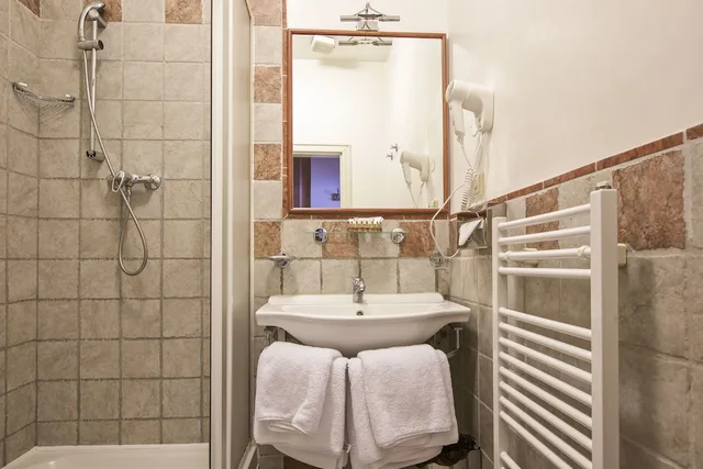 غرفة قياسية بسرير مزدوج، Hotel Tivoli 6/6