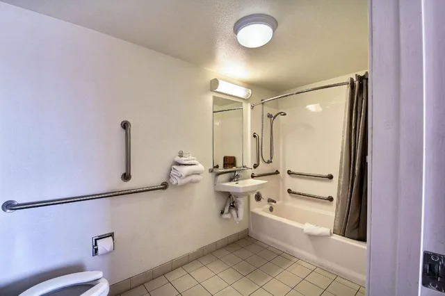 2 Full Beds Mini Fridge، Motel6 Laredo Tx South 4/4