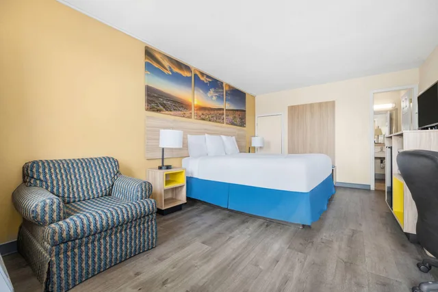 غرفة بسرير كينج، Days Inn by Wyndham Fort Wayne 5/8