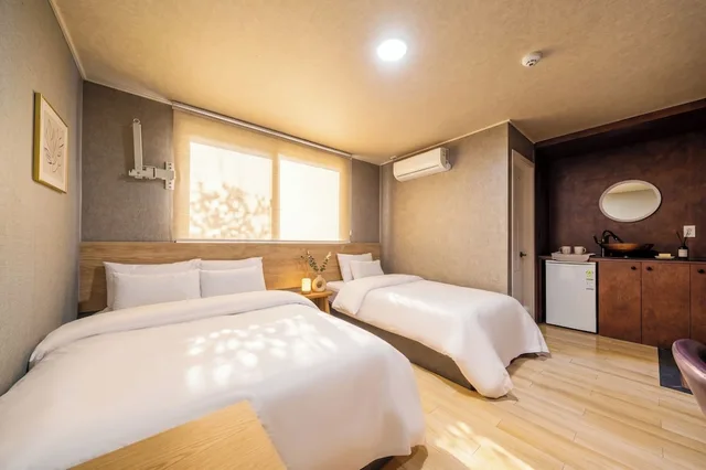 غرفة عائلية بسرير مزدوج وسرير فردي بإطلالة على المدينة، Malu Hotel 7/10