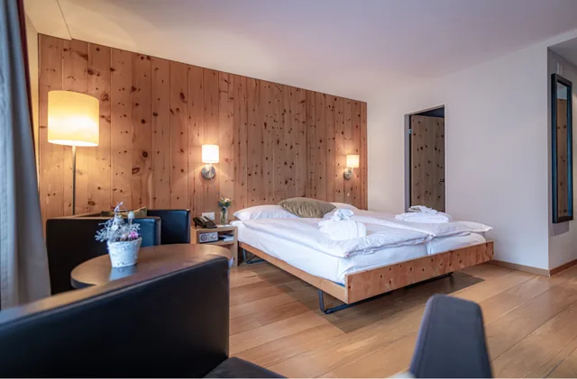 Lodge Room، Hotel Adula 3/7