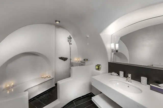Authentic, Residence, Queen Bed, Sofa، Aigialos Niche Residences & Suites 5/10