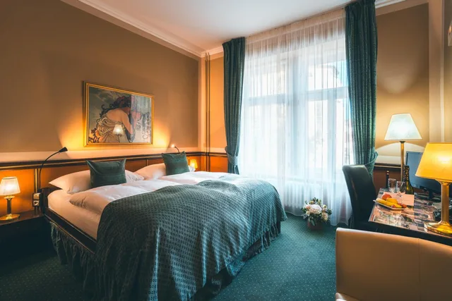 غرفة ديلوكس بسرير فردي وسريرين مزدوجين، HASTAL HOTEL 2/2