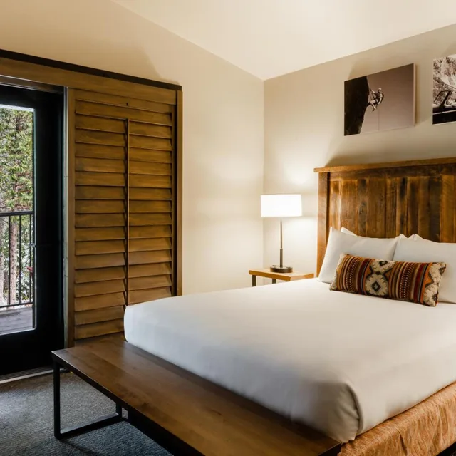 Explorer, Deluxe, Cabin, King Bed, Queen Bed، Tenaya Lodge At Yosemite 2/4
