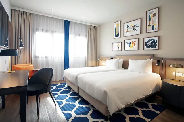 غرفة قياسية بسريرين منفصلين، Holiday Inn Madrid Las Tablas 2/5