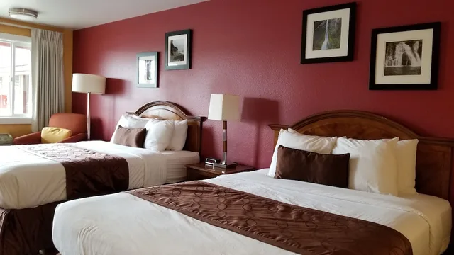 Standard, 2 Queen Beds, Forks Motel 3/5