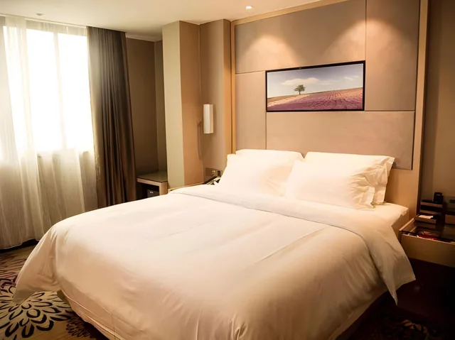 Elegant, Queen Bed، Lavande Hotels Shenzhen North Railway Station Bantian Metro Station 1/1