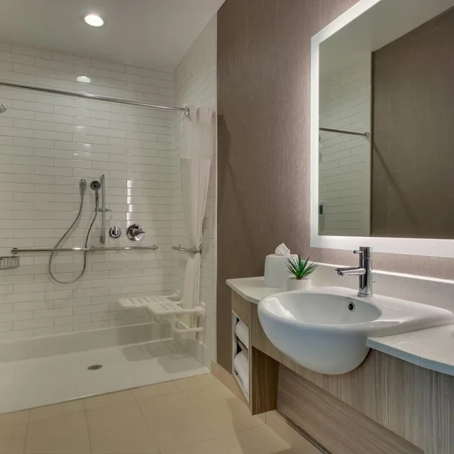 جناح بسريرين كوين مع سرير سحّاب إضافي مع أريكة لذوي الإعاقة، SpringHill Suites by Marriott Gulfport I-10 2/4
