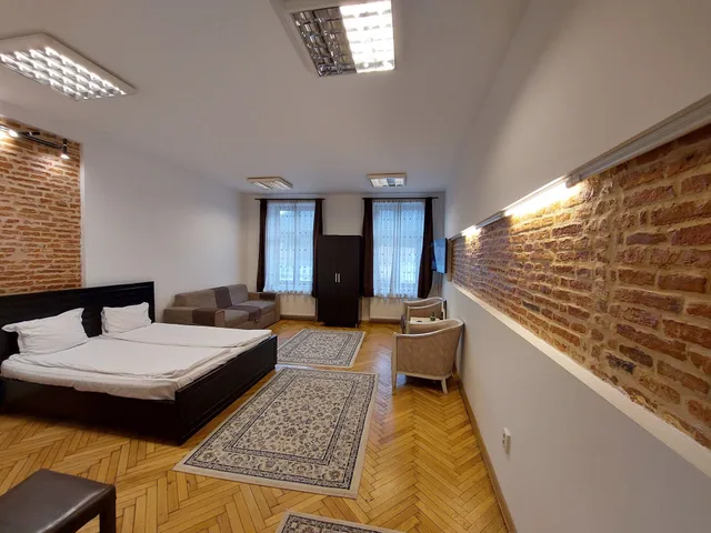 Studio, Queen Bed, City View, Sofa, Main Square Apartments More 1/3