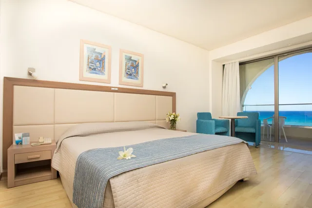 غرفة سوبيريور بسريرين منفصلين بإطلالة على البحر، Golden Coast Beach Hotel 3/6