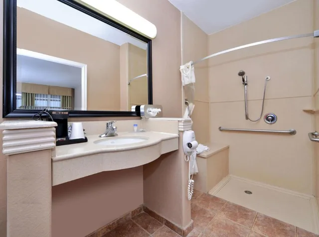 غرفة بسرير كينج لذوي الإعاقة، Americas Best Value Inn And Suites San Benito 3/3