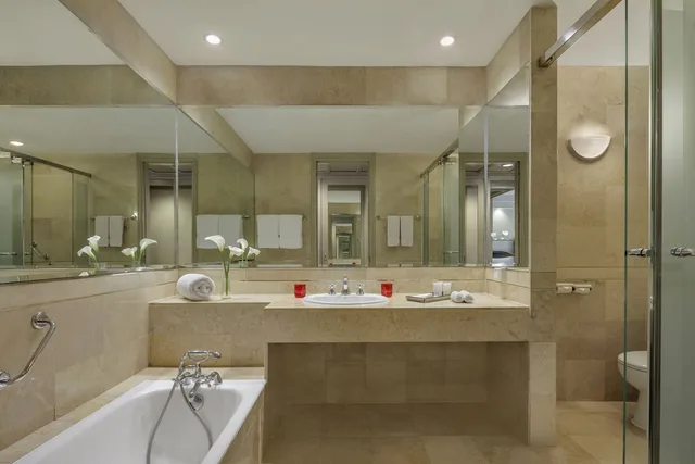 3 Bedrooms, Red Level, Connecting, Suite, 3 King Beds, Executive Lounge Access، Gran Melia Jakarta 4/6