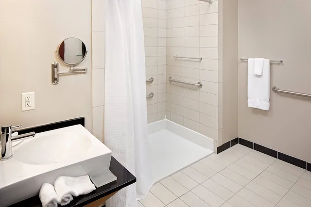جناح بسرير كينج بغرفة نوم واحدة مع سرير سحّاب إضافي، SpringHill Suites Green Bay 3/3
