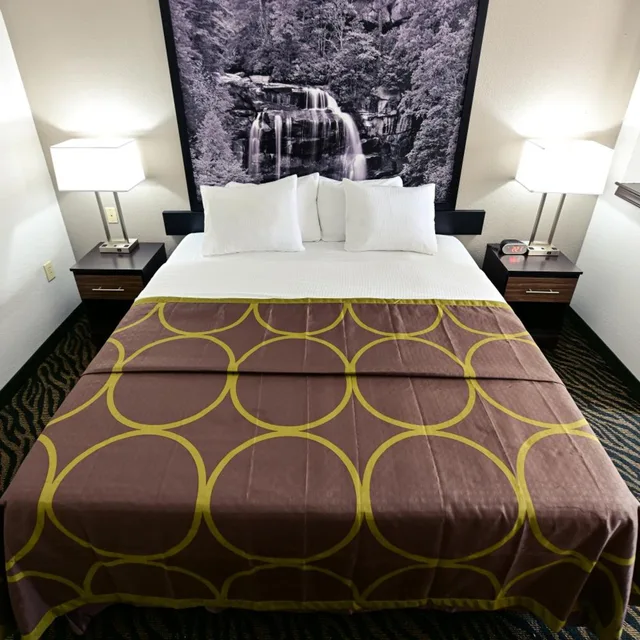 غرفة بسرير كينج لذوي الإعاقة، Super 8 by Wyndham High Point/Greensboro 1/6