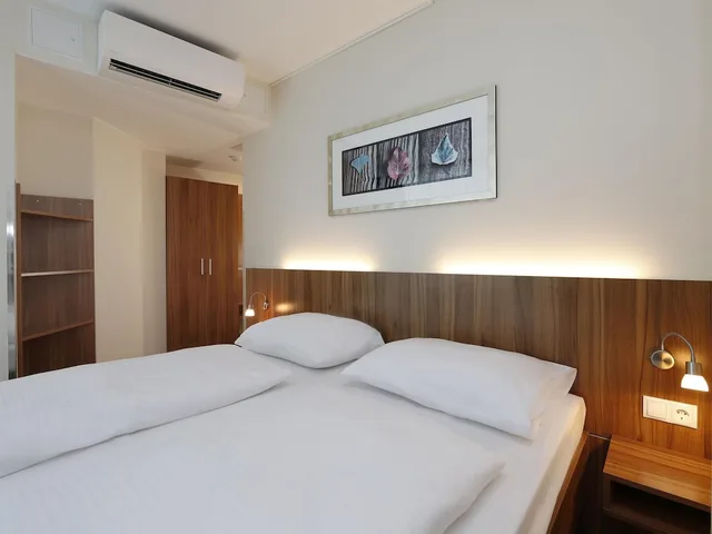 غرفة بسرير مزدوج، B&B HOTEL Berlin-Mitte 1/7