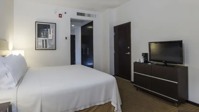 غرفة قياسية بسرير كينج لذوي الإعاقة، Holiday Inn Express Guaymas 3/6