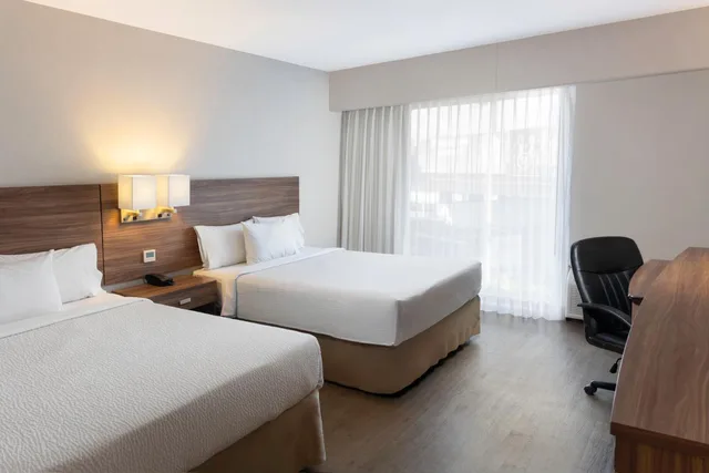 غرفة كلاسيكية بسريرين مزدوجين بإطلالة على المدينة، Courtyard By Marriott Puebla Las Animas 3/10