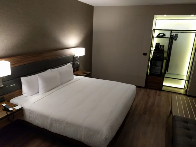 غرفة بسرير كينج، AC by Marriott Mexico Santa Fe 3/5