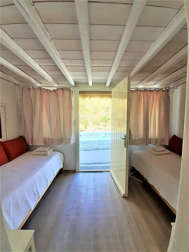 استوديو غراند بسرير مزدوج وسريرين منفصلين بإطلالة على البحر، Sea Side Studios Houses 2/10