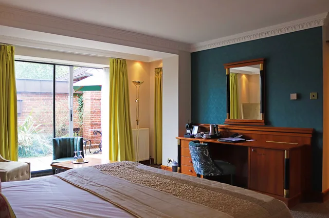 جناح جونيور بسرير كينج، Fredrick S Hotel Restaurant Spa 2/4