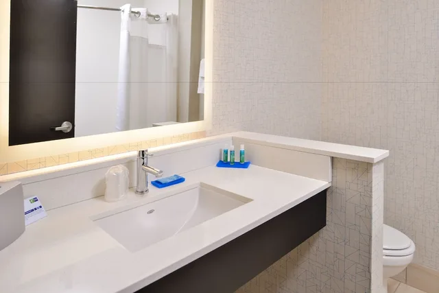 جناح بسريرين كوين مع أريكة، HOLIDAY INN EXPRESS & SUITES KANSAS CITY - LEE'S SUMMIT 5/5