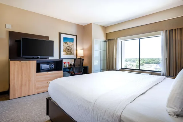 غرفة قياسية بسرير كينج لذوي الإعاقة، Best Western Premier Bryan College Station 3/9