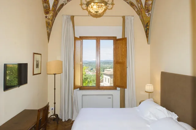 غرفة قياسية بسرير كوين بإطلالة على الحديقة، Palazzo Ravizza 3/4