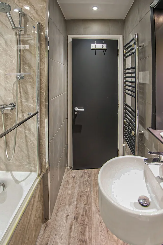 شقة ديلوكس بسرير مزدوج وسريرين منفصلين بغرفة نوم واحدة، Hyde Park Superior Apartments 5/8