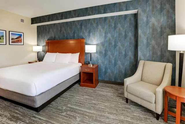 غرفة بسرير كينج لذوي الإعاقة، Drury Inn Suites Denver Westminster 7/10