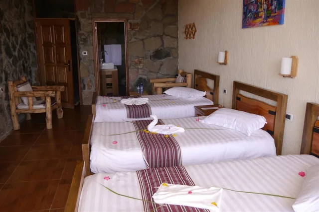 غرفة ديلوكس ثلاثية بثلاثة أسرّة بإطلالة على الجبل بشرفة، Sora Lodge Lalibela 1/3