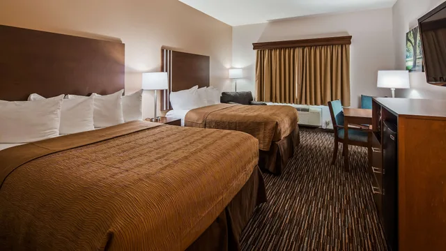 غرفة قياسية بسريرين كوين يُسمح فيها بالحيوانات الأليفة، Best Western Brookfield 2/5
