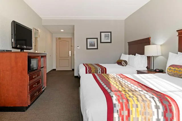 جناح جونيور بسريرين كوين لذوي الإعاقة، Executive Inn & Suites 1/4
