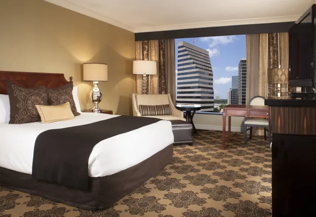 غرفة سيغنتشر بريميير بسرير كينج لذوي الإعاقة، Omni Houston Hotel 2/10