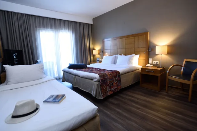 غرفة عائلية بسريرين منفصلين بإطلالة جزئية على البحر، Golden Star City Resort 3/10