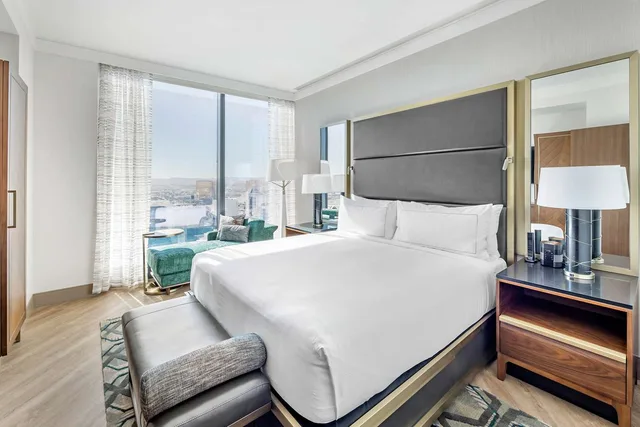 جناح بريميوم بسرير كينج بشرفة بغرفة نوم واحدة، Hilton Club Elara Las Vegas 1/2