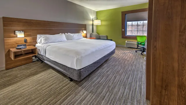 غرفة بسرير كينج، Holiday Inn Express Hotel And Suites Crossville 3/7