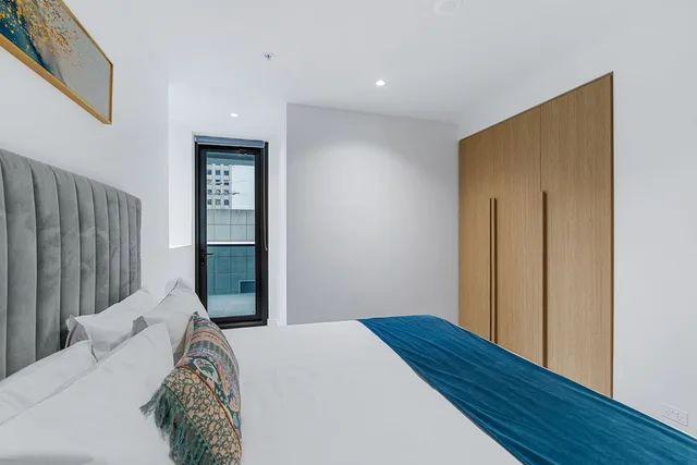 3 Bedrooms, Apartment, 3 Queen Beds, City View, 3 Bathrooms، Collins House Apartments by CLLIX 1/10
