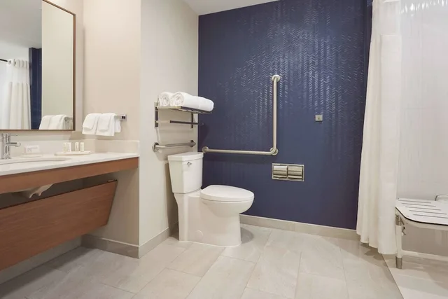 جناح بسرير كينج مع أريكة لذوي الإعاقة، Fairfield Inn & Suites by Marriott Orillia 4/6