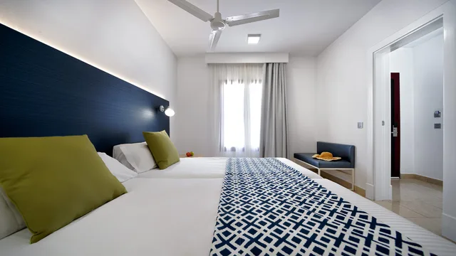 غرفة ديلوكس بسرير مزدوج أو سريرين منفصلين، Broncemar Beach Suites Hotel 1/4
