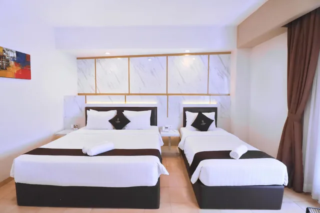 غرفة عائلية بسرير كينج وسرير فردي، Grand Malioboro Yogyakarta Hotel 1/1