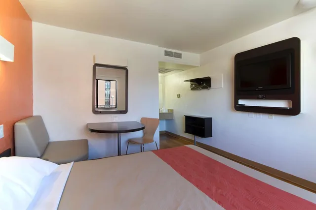 1 Queen Bed - Micfridge, Smoking، Motel6 Capitol Heights, MD - Washington 2/7
