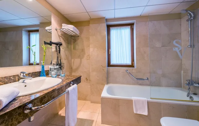 Family, Twin Beds, Sofa, Tryp Vielha Baqueira 6/9