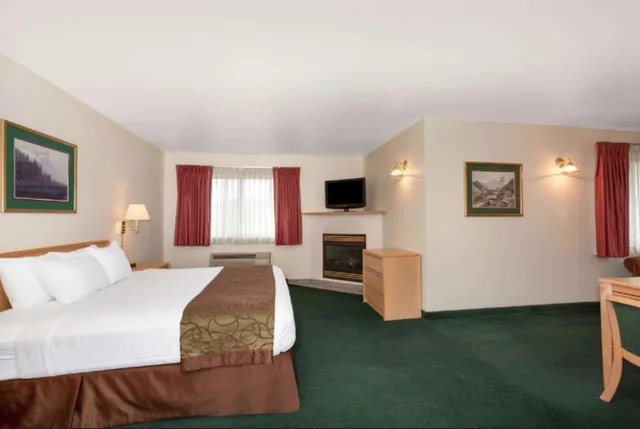 استوديو بسرير كينج، The Inn at Lander, Travelodge by Wyndham 2/4